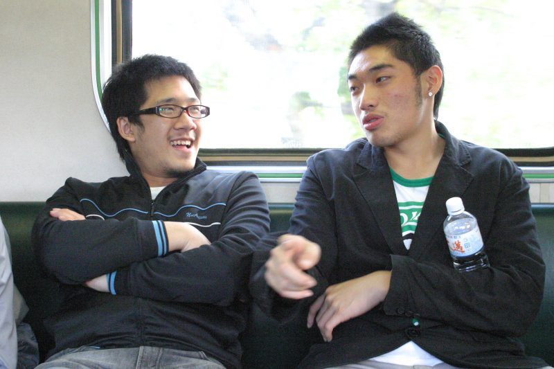 台灣鐵路旅遊攝影街拍帥哥對話旅客2006-01-31攝影照片14