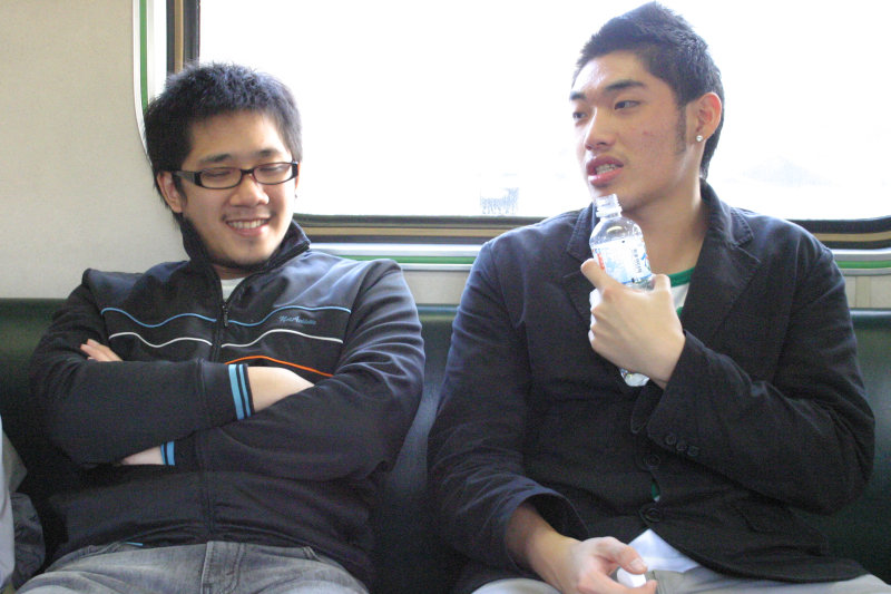 台灣鐵路旅遊攝影街拍帥哥對話旅客2006-01-31攝影照片17