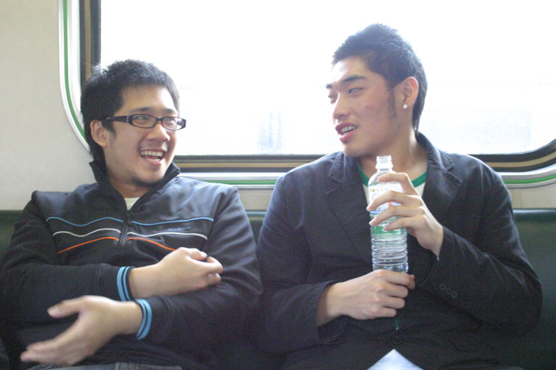 台灣鐵路旅遊攝影街拍帥哥對話旅客2006-01-31攝影照片19