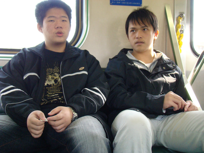台灣鐵路旅遊攝影街拍帥哥對話旅客2008-02-17攝影照片5