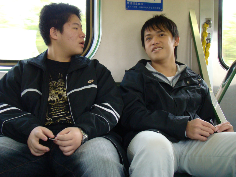 台灣鐵路旅遊攝影街拍帥哥對話旅客2008-02-17攝影照片6