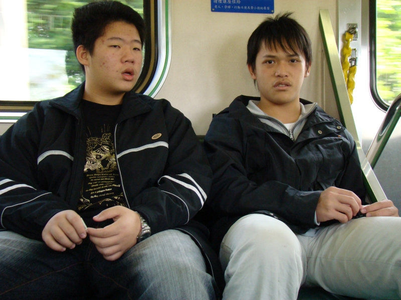 台灣鐵路旅遊攝影街拍帥哥對話旅客2008-02-17攝影照片8