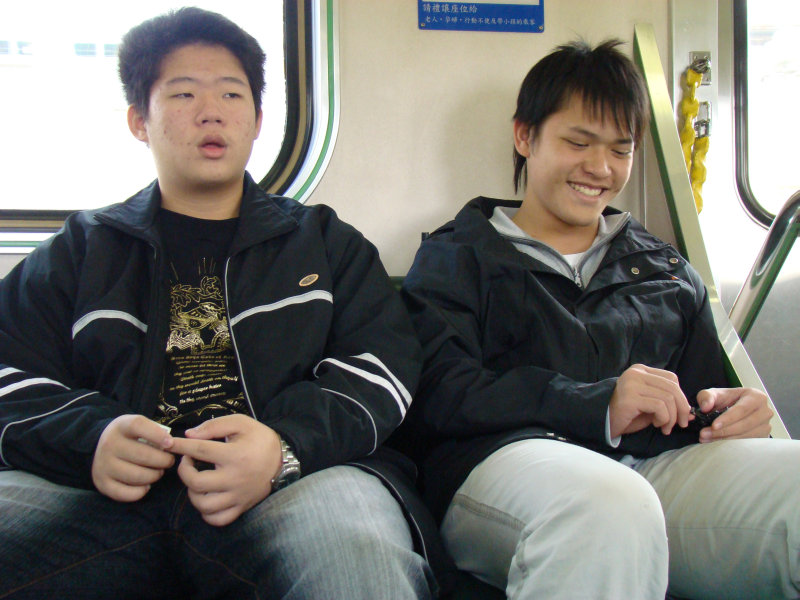 台灣鐵路旅遊攝影街拍帥哥對話旅客2008-02-17攝影照片9