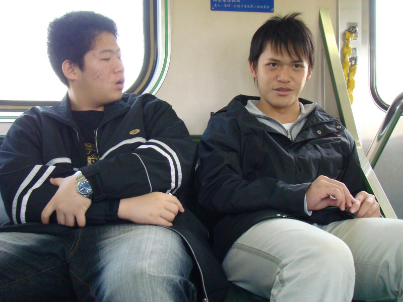 台灣鐵路旅遊攝影街拍帥哥對話旅客2008-02-17攝影照片10