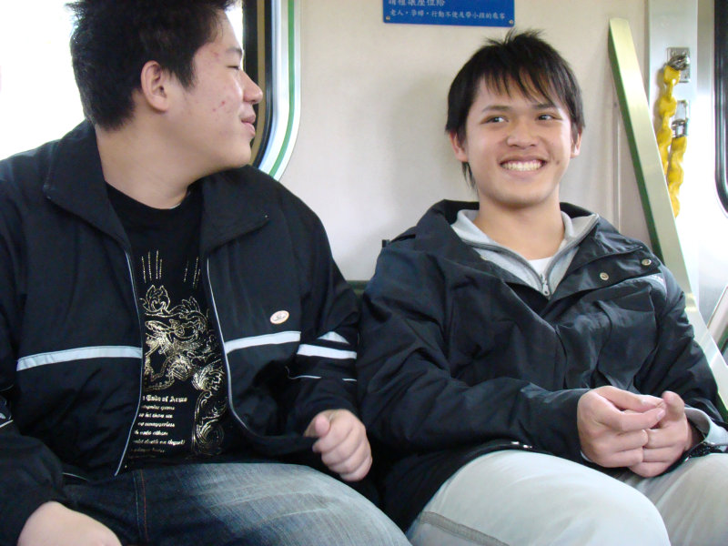 台灣鐵路旅遊攝影街拍帥哥對話旅客2008-02-17攝影照片11