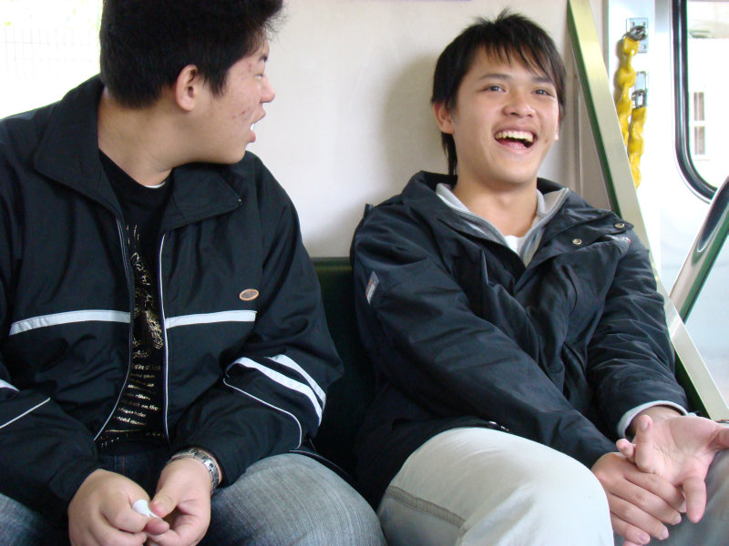 台灣鐵路旅遊攝影街拍帥哥對話旅客2008-02-17攝影照片12