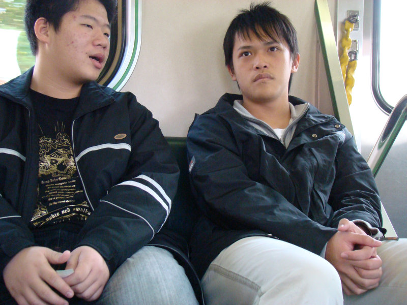 台灣鐵路旅遊攝影街拍帥哥對話旅客2008-02-17攝影照片14