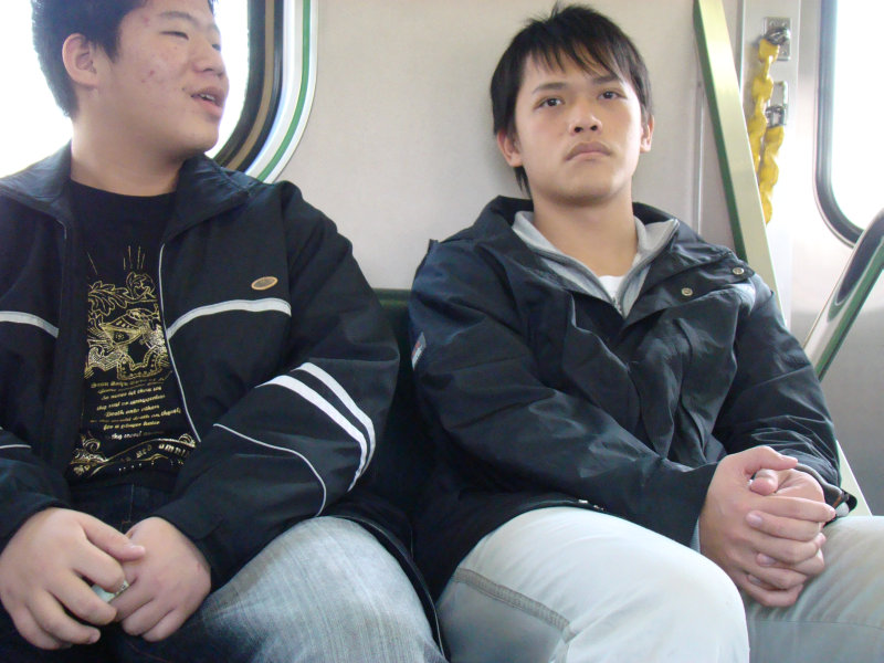台灣鐵路旅遊攝影街拍帥哥對話旅客2008-02-17攝影照片16