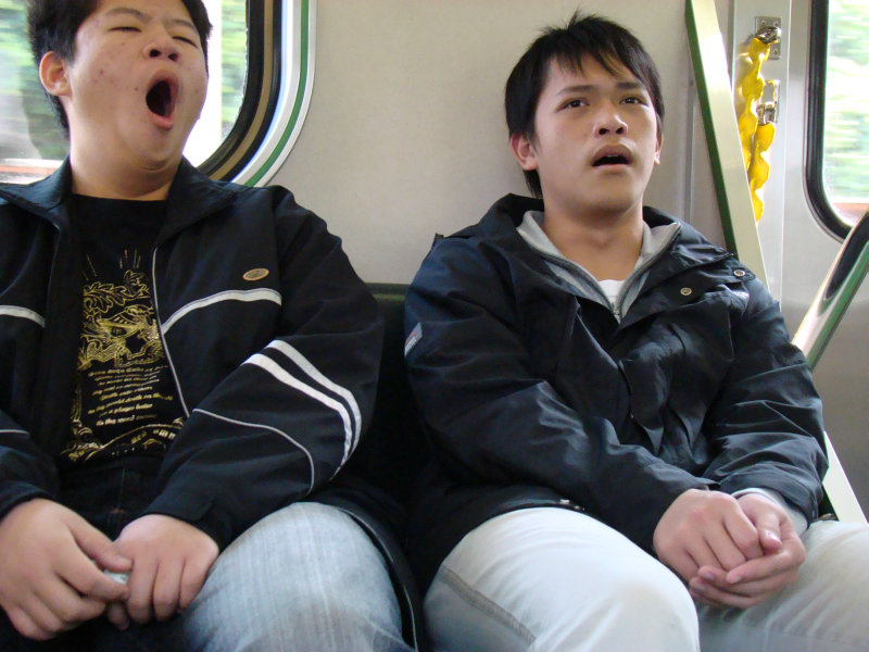 台灣鐵路旅遊攝影街拍帥哥對話旅客2008-02-17攝影照片18