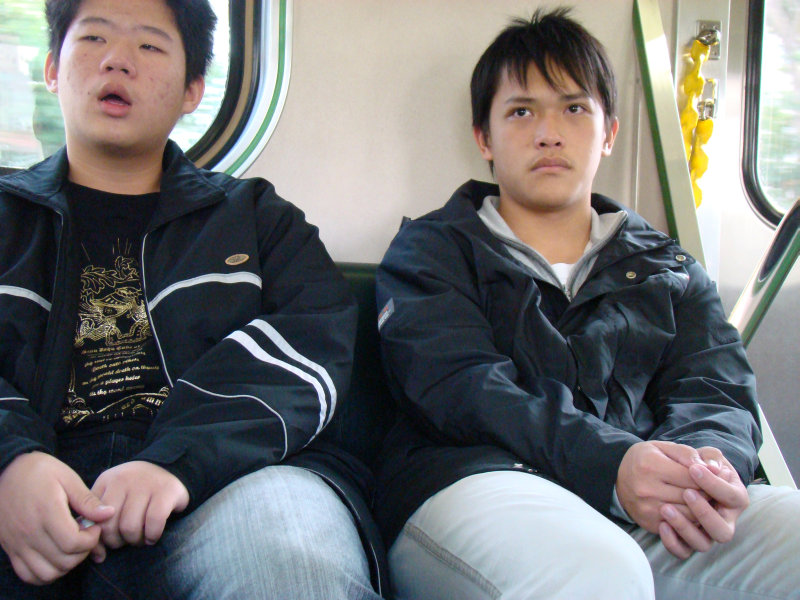 台灣鐵路旅遊攝影街拍帥哥對話旅客2008-02-17攝影照片19