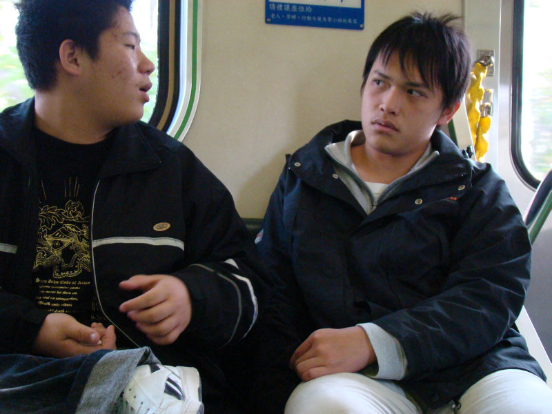 台灣鐵路旅遊攝影街拍帥哥對話旅客2008-02-17攝影照片20