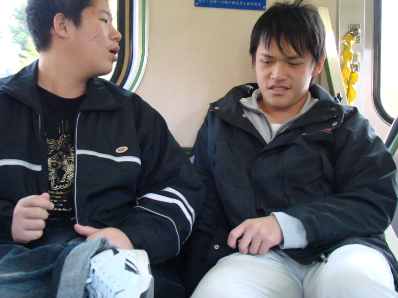台灣鐵路旅遊攝影街拍帥哥對話旅客2008-02-17攝影照片22
