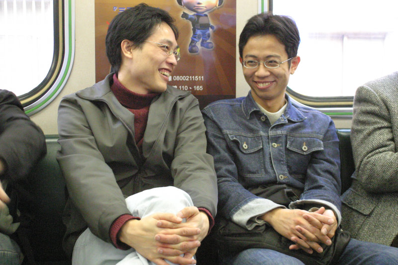 台灣鐵路旅遊攝影街拍帥哥對話的旅客2005-01-15攝影照片5