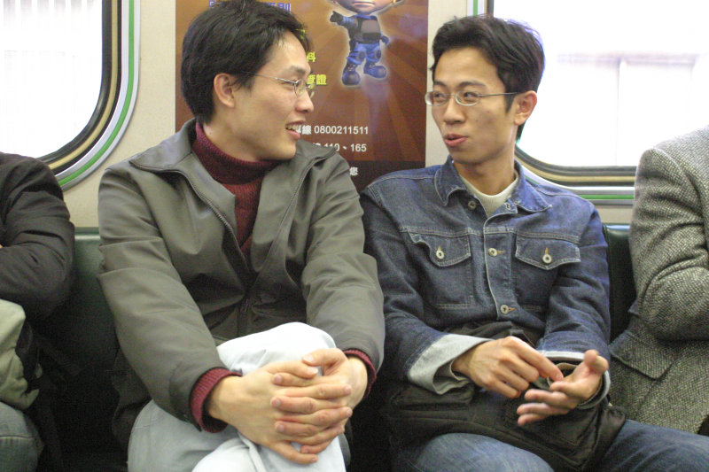 台灣鐵路旅遊攝影街拍帥哥對話的旅客2005-01-15攝影照片8