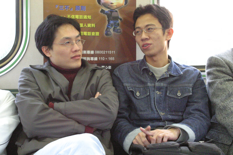 台灣鐵路旅遊攝影街拍帥哥對話的旅客2005-01-15攝影照片31
