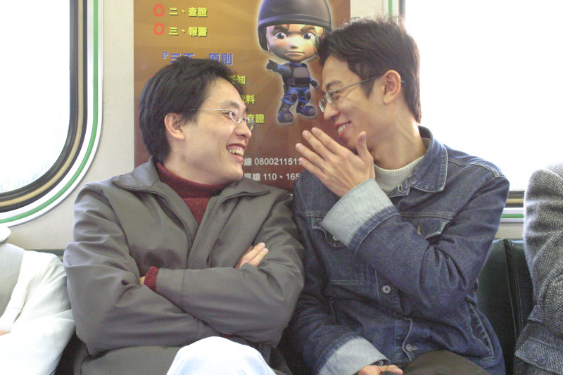 台灣鐵路旅遊攝影街拍帥哥對話的旅客2005-01-15攝影照片35
