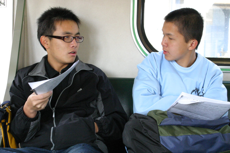 台灣鐵路旅遊攝影街拍帥哥對話的旅客2005-01-16(1)攝影照片4