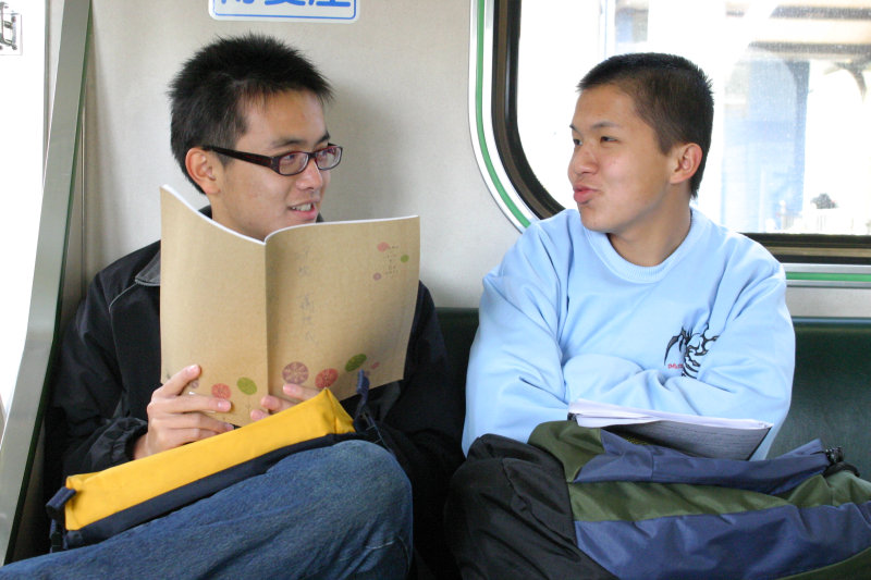 台灣鐵路旅遊攝影街拍帥哥對話的旅客2005-01-16(1)攝影照片8
