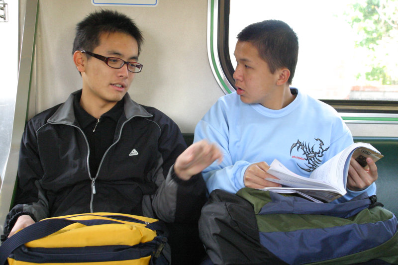 台灣鐵路旅遊攝影街拍帥哥對話的旅客2005-01-16(1)攝影照片10