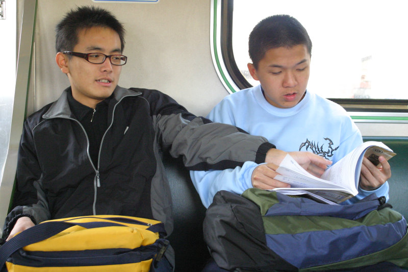 台灣鐵路旅遊攝影街拍帥哥對話的旅客2005-01-16(1)攝影照片11