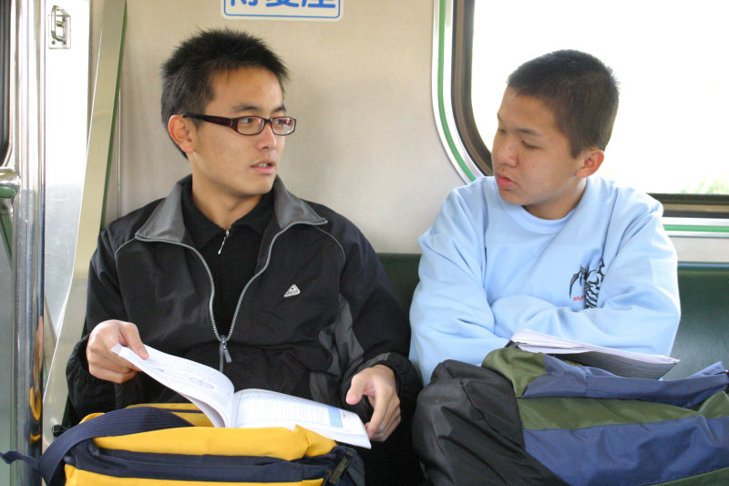 台灣鐵路旅遊攝影街拍帥哥對話的旅客2005-01-16(1)攝影照片12