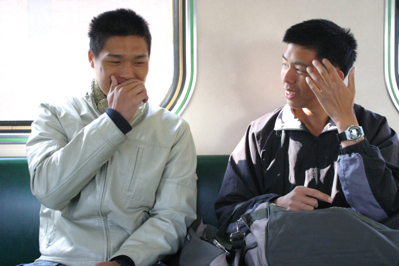 台灣鐵路旅遊攝影街拍帥哥對話的旅客2005-01-16(3)攝影照片7