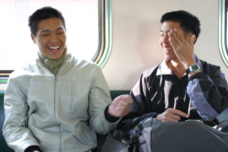 台灣鐵路旅遊攝影街拍帥哥對話的旅客2005-01-16(3)攝影照片8
