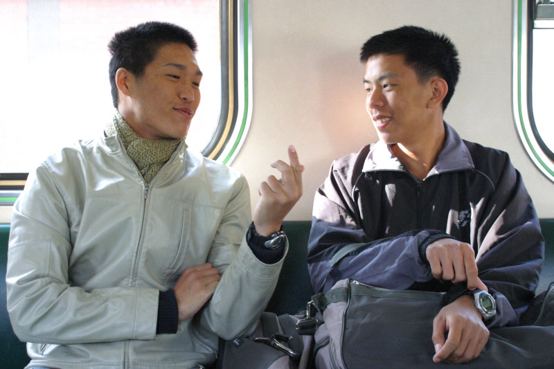 台灣鐵路旅遊攝影街拍帥哥對話的旅客2005-01-16(3)攝影照片10
