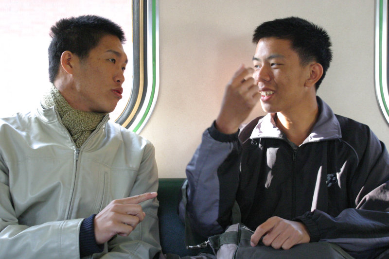 台灣鐵路旅遊攝影街拍帥哥對話的旅客2005-01-16(3)攝影照片13
