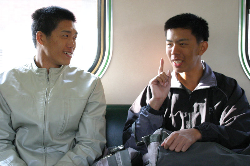 台灣鐵路旅遊攝影街拍帥哥對話的旅客2005-01-16(3)攝影照片15