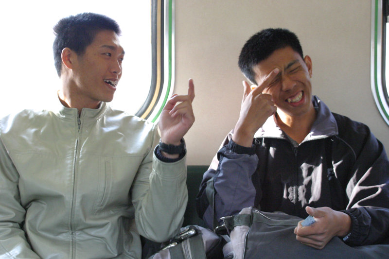 台灣鐵路旅遊攝影街拍帥哥對話的旅客2005-01-16(3)攝影照片16