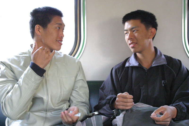 台灣鐵路旅遊攝影街拍帥哥對話的旅客2005-01-16(3)攝影照片19