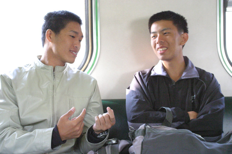 台灣鐵路旅遊攝影街拍帥哥對話的旅客2005-01-16(3)攝影照片21