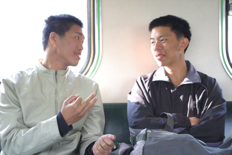 台灣鐵路旅遊攝影街拍帥哥對話的旅客2005-01-16(3)攝影照片22