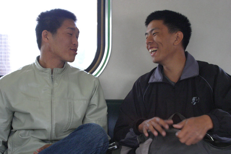 台灣鐵路旅遊攝影街拍帥哥對話的旅客2005-01-16(3)攝影照片29