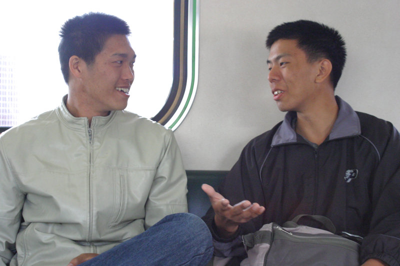 台灣鐵路旅遊攝影街拍帥哥對話的旅客2005-01-16(3)攝影照片31