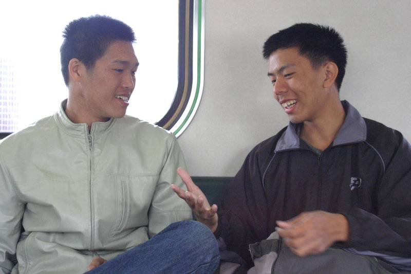 台灣鐵路旅遊攝影街拍帥哥對話的旅客2005-01-16(3)攝影照片32