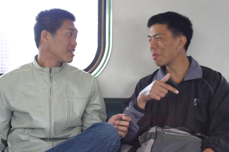 台灣鐵路旅遊攝影街拍帥哥對話的旅客2005-01-16(3)攝影照片35