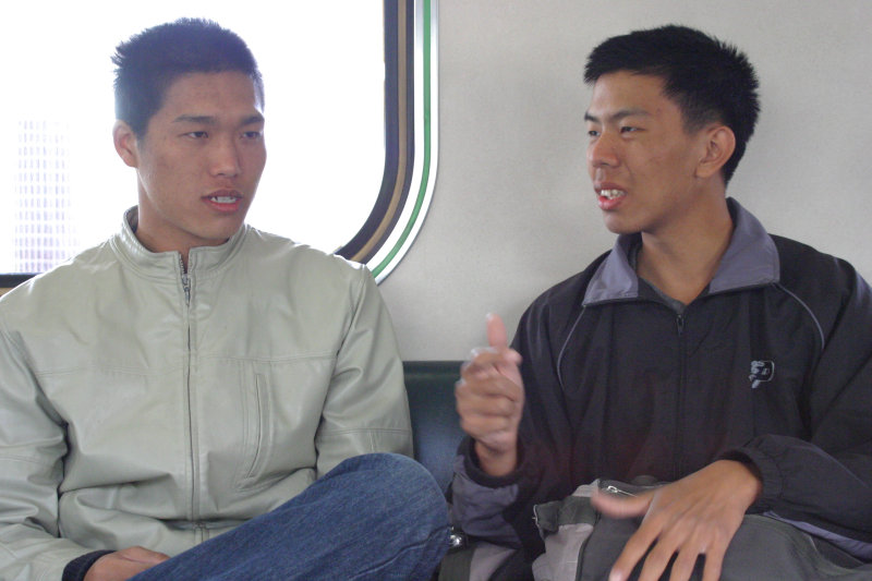 台灣鐵路旅遊攝影街拍帥哥對話的旅客2005-01-16(3)攝影照片37