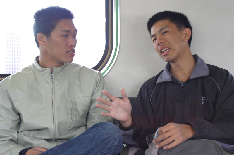 台灣鐵路旅遊攝影街拍帥哥對話的旅客2005-01-16(3)攝影照片38
