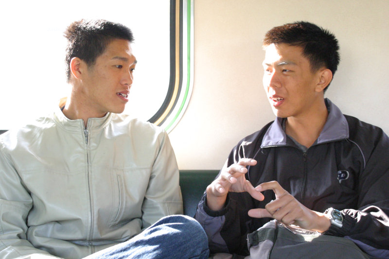 台灣鐵路旅遊攝影街拍帥哥對話的旅客2005-01-16(3)攝影照片39