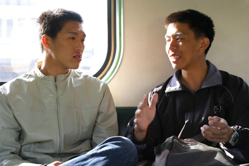 台灣鐵路旅遊攝影街拍帥哥對話的旅客2005-01-16(3)攝影照片41