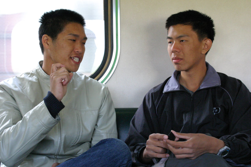 台灣鐵路旅遊攝影街拍帥哥對話的旅客2005-01-16(3)攝影照片44