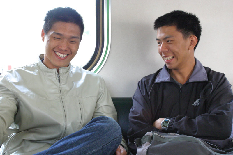 台灣鐵路旅遊攝影街拍帥哥對話的旅客2005-01-16(3)攝影照片48