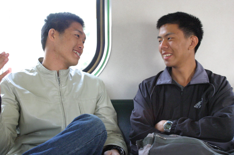 台灣鐵路旅遊攝影街拍帥哥對話的旅客2005-01-16(3)攝影照片49