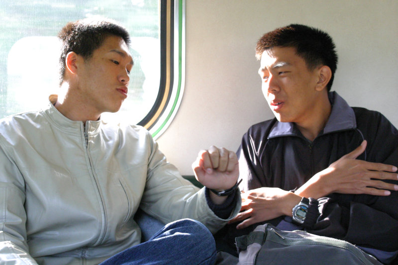 台灣鐵路旅遊攝影街拍帥哥對話的旅客2005-01-16(3)攝影照片54