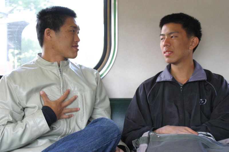 台灣鐵路旅遊攝影街拍帥哥對話的旅客2005-01-16(3)攝影照片55