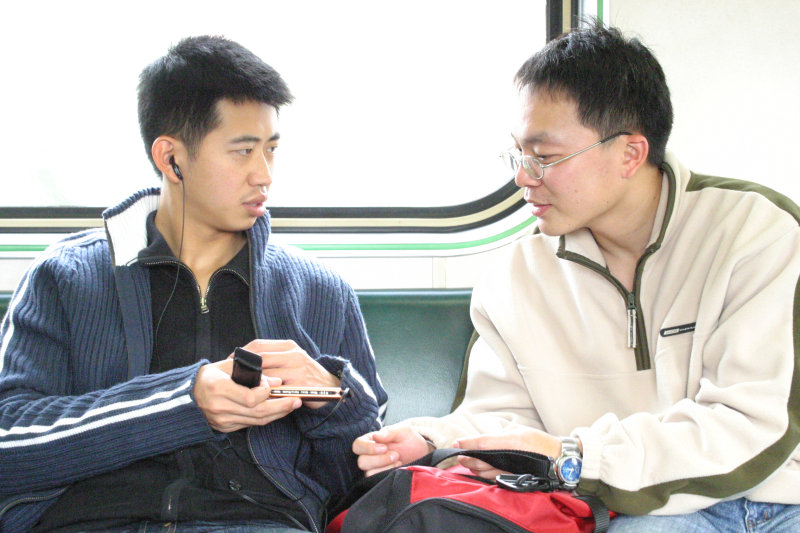 台灣鐵路旅遊攝影街拍帥哥對話的旅客2005-02-06攝影照片8