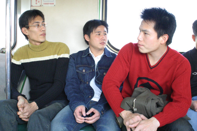 台灣鐵路旅遊攝影街拍帥哥對話的旅客2005-02-10攝影照片13