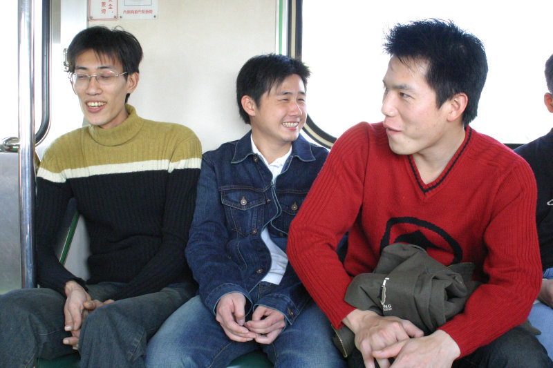 台灣鐵路旅遊攝影街拍帥哥對話的旅客2005-02-10攝影照片14